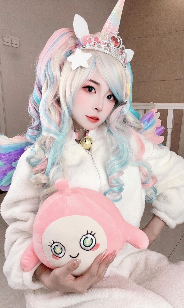 赢翻网配资 《蛋仔派对》独角兽·芬妮亚cosplay