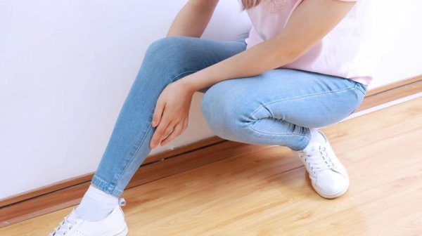 普惠配资 中老年人缓解膝关节炎的3个方法，不妨试试，疼痛或会缓解